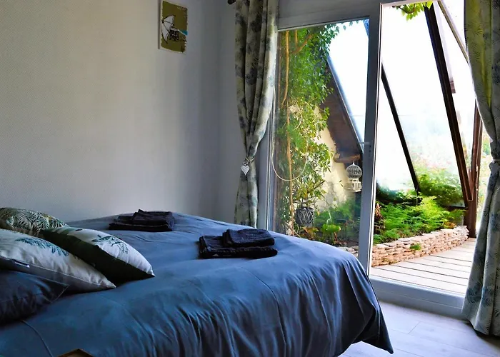 La Maison Penchee, Avec Jardin A 50m De La