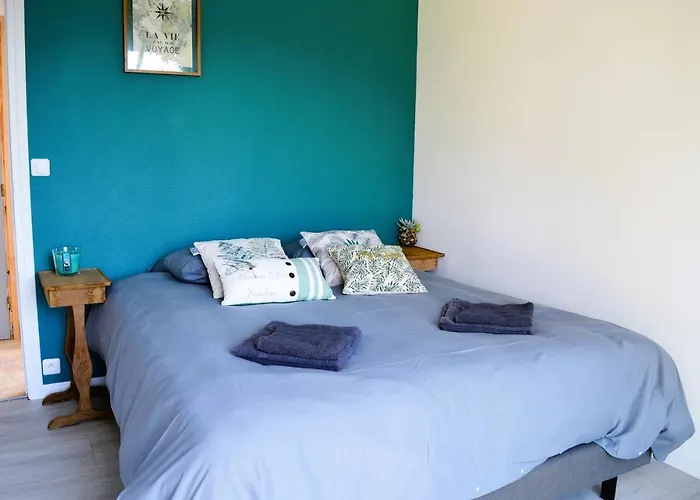 בית נופש La Maison Penchee, Avec Jardin A 50m De La