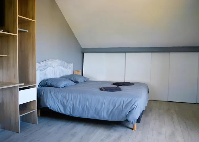 בית נופש La Maison Penchee, Avec Jardin A 50m De La אסנלס