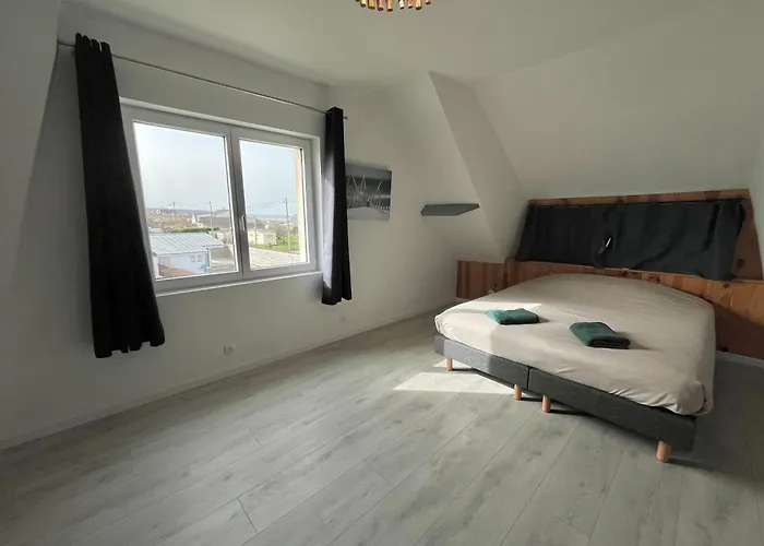 La Maison Penchee, Avec Jardin A 50m De La Feriehus